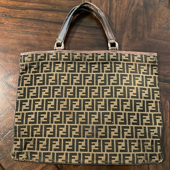 🎉HP🎉 Authentic Vintage Fendi Zippered Tote - Picture 5 of 15